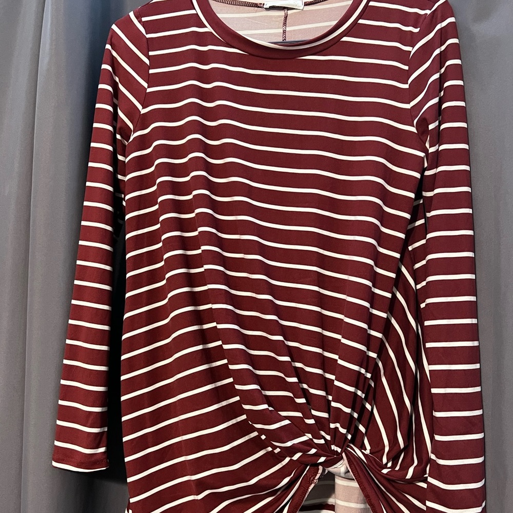 EUC Maroon striped Knot Top